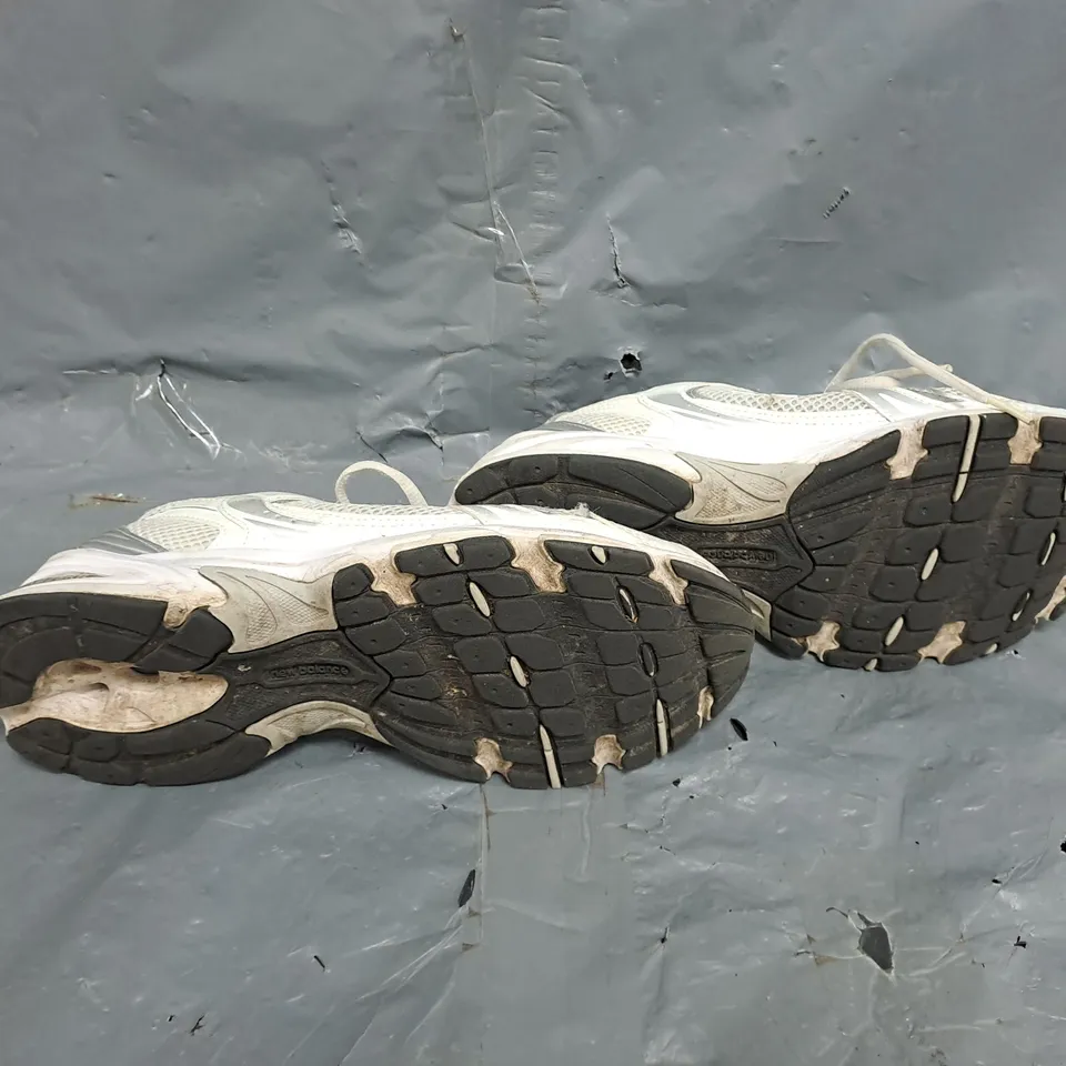 UNBOXED PAIR OF NEW BALANCE 530 WHITE UK 7