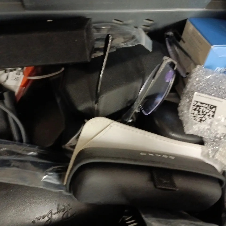 APPROXIMATELY 10 ASSORTED HOUSEHOLD ITEMS TO INCLUDE VARIOUS PAIRS OF GLASSES