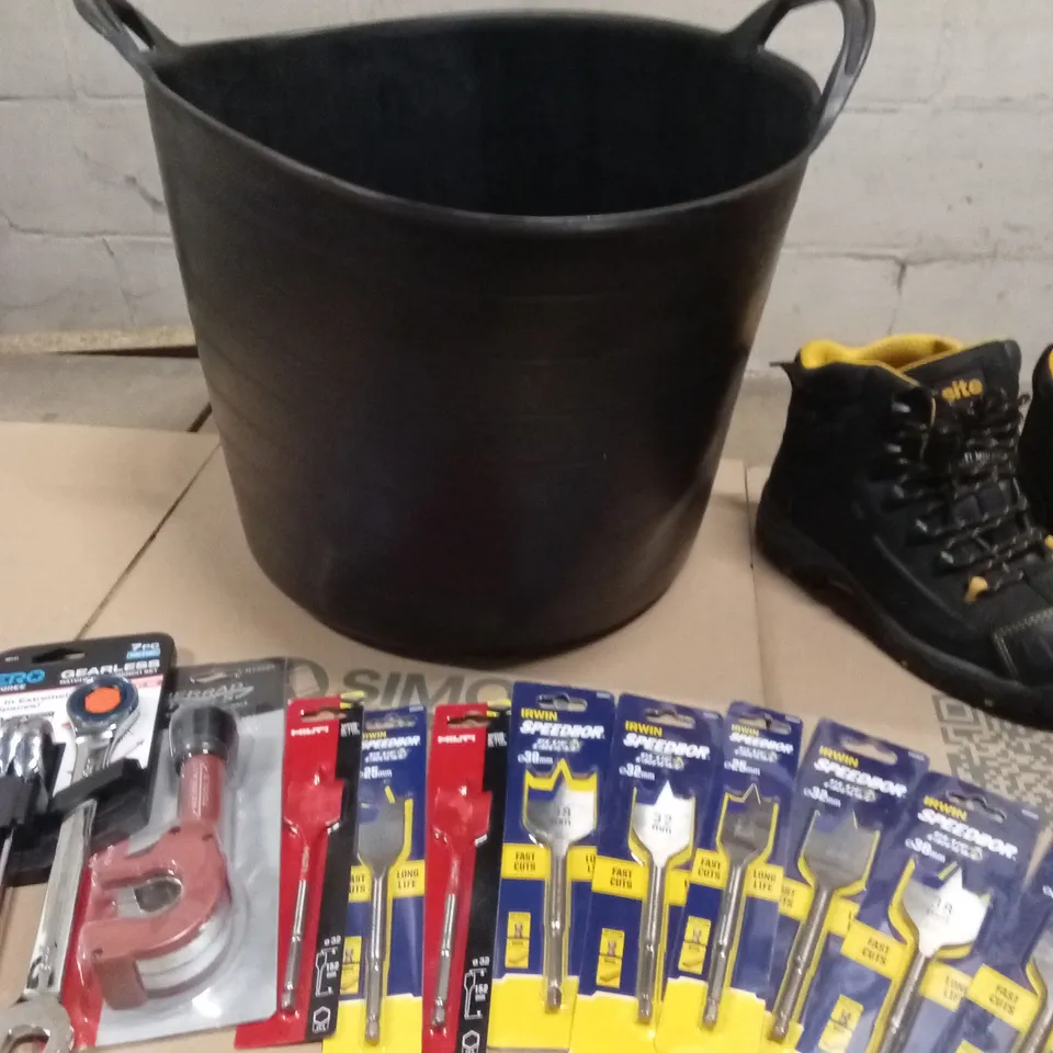 BUILDERS/DIY BUNDLE TO INCLUDE; BOOTS, RATCHETING WRENCH SET, BUILDERS BUCKET ETC