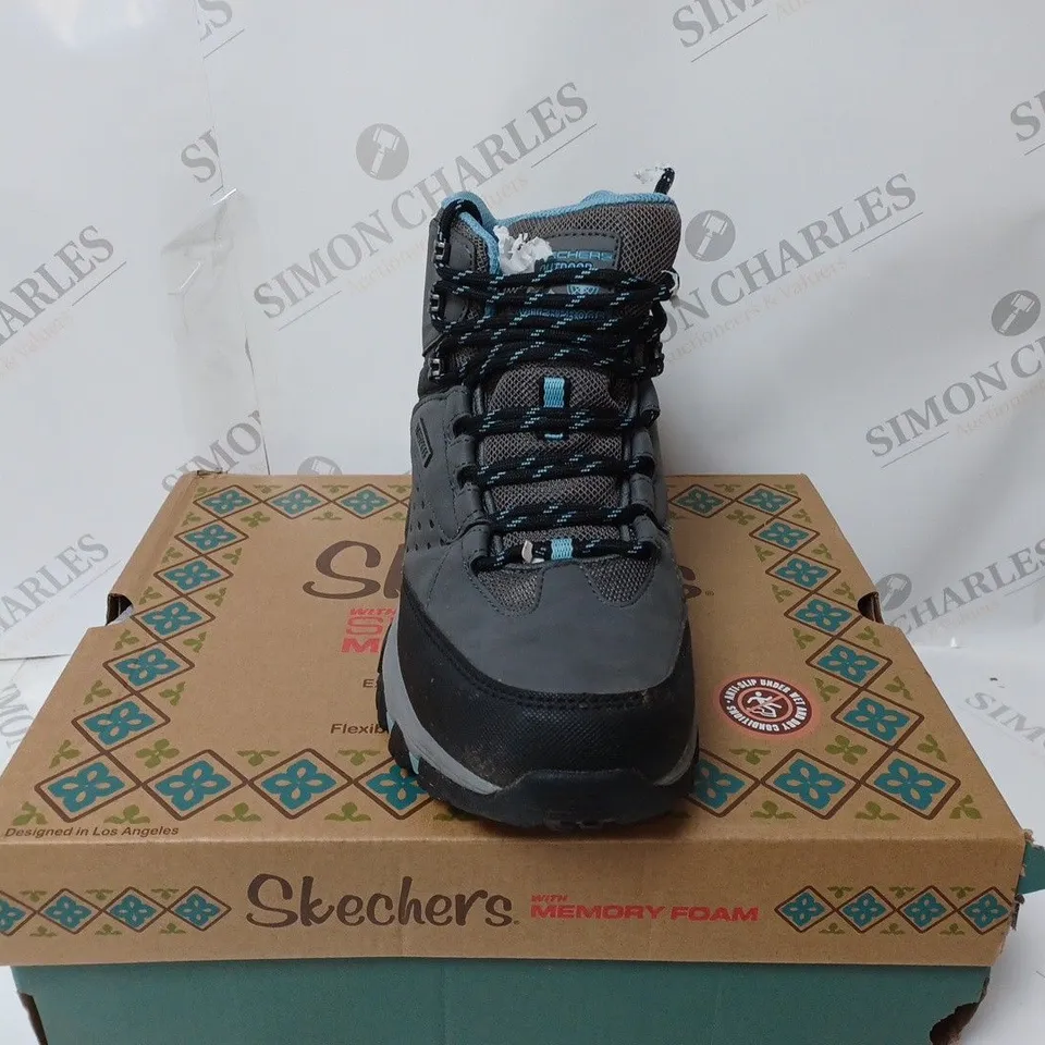 BOXED PAIR OF SKECHERS CHARCOAL HIKING BOOTS SIZE 4.5