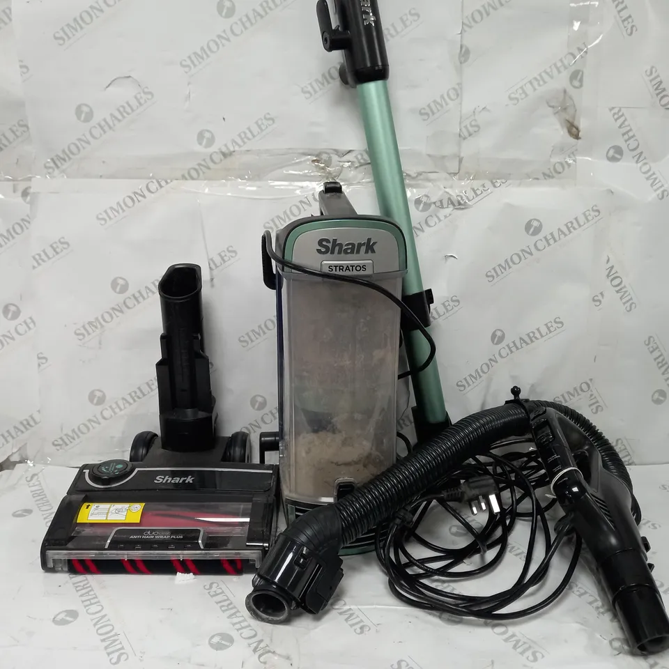 BOXED SHARK STRATOS UPRIGHT VACUUM CLEANER WITH PET-TOOL & CAR KIT NZ860UK