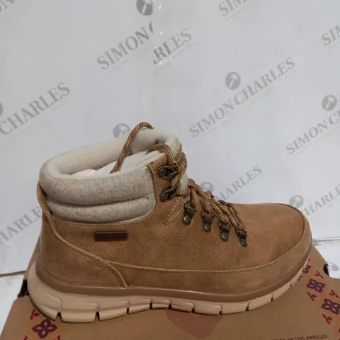 BOXED SKECHERS SYNERGY WARM TECH BOOTS, CHESTNUT - SIZE 5