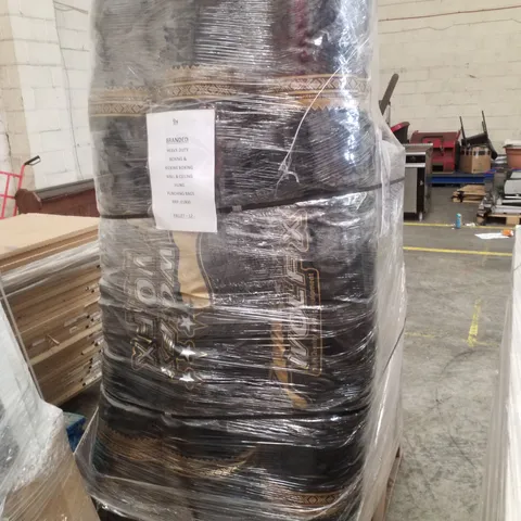 PALLET CONTAINING APPROXIMATELY 9 BRAND NEW HEAVY DUTY BOXING & KICKING WALL & CEILING HUNG PUNCHING BAGS 