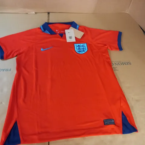 ENGLAND RED FOOTBALL SHIRT - M