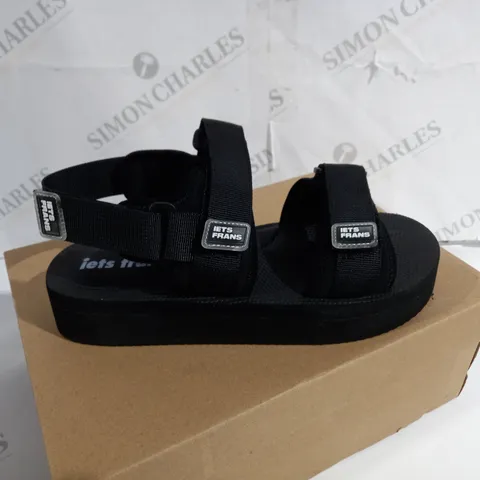 BOXED PAIR OF IETS FRANS... BLACK SANDALS SIZE 5