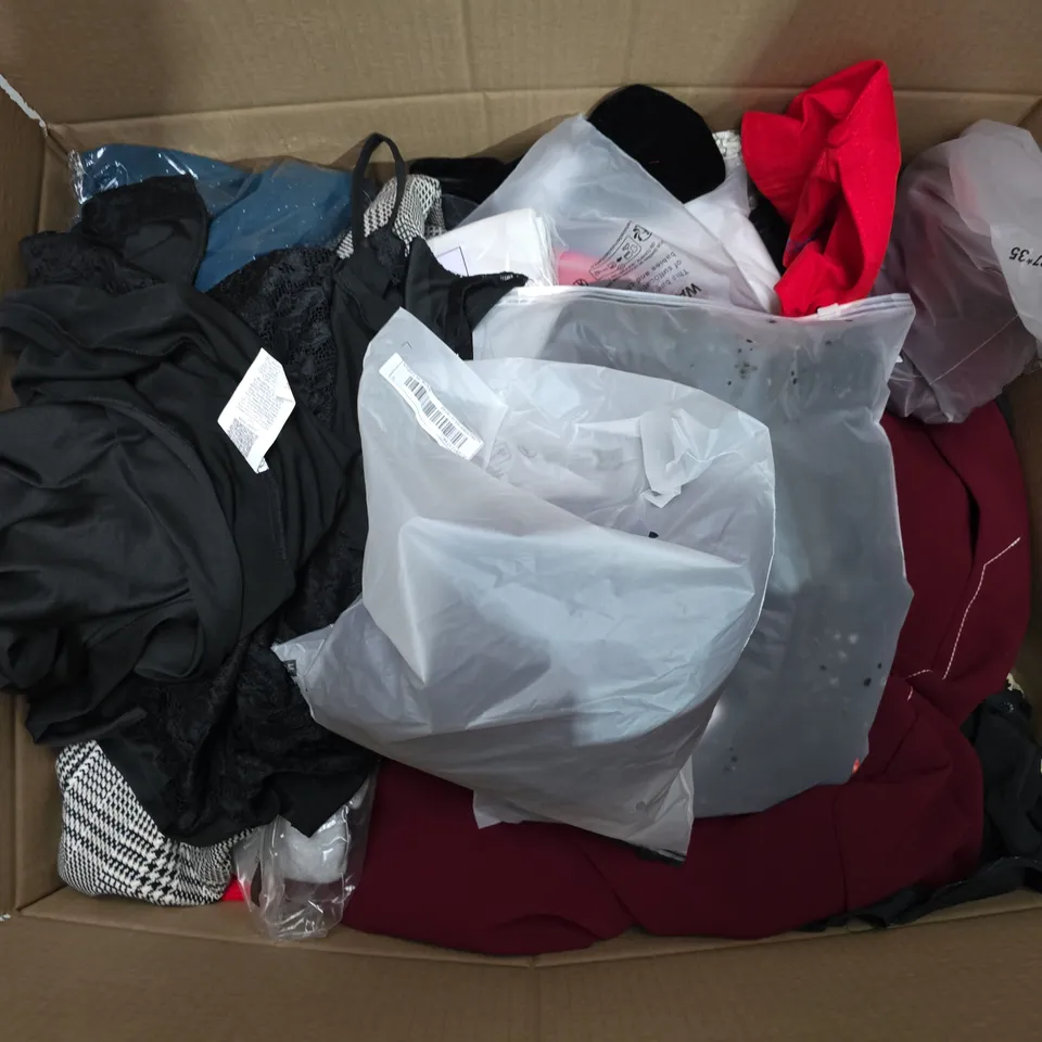 APPROXIMATELY 30 ASSORTED CLOTHING ITEMS IN VARIOUS SIZES, STYLES & COLOURS TO INCLUDE BRANDS SUCH AS M&S, TOPSHOP, SMUG, ETC - COLLECTION ONLY