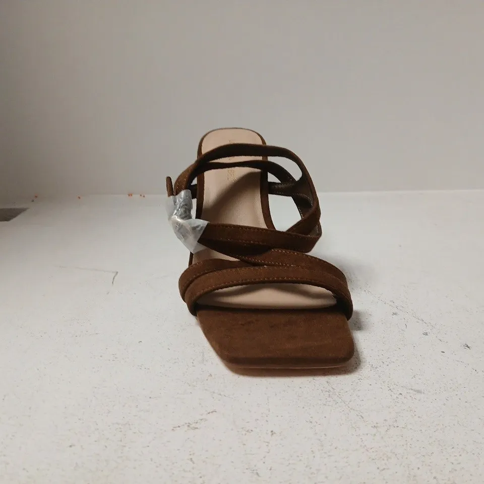 BOXED PAIR OF LONDON REBEL OPEN TOE STRAPPY HEELS IN BROWN SIZE 7