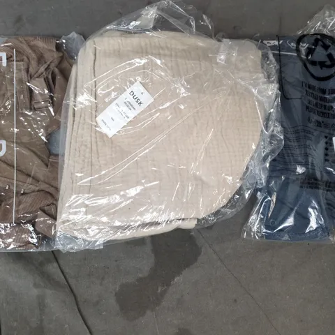 APPROXIMATELY 20 ASSORTED CLOTHING AND FASHION PRODUCTS IN VARIOUS STYLES AND SIZES - COLLECTION ONLY