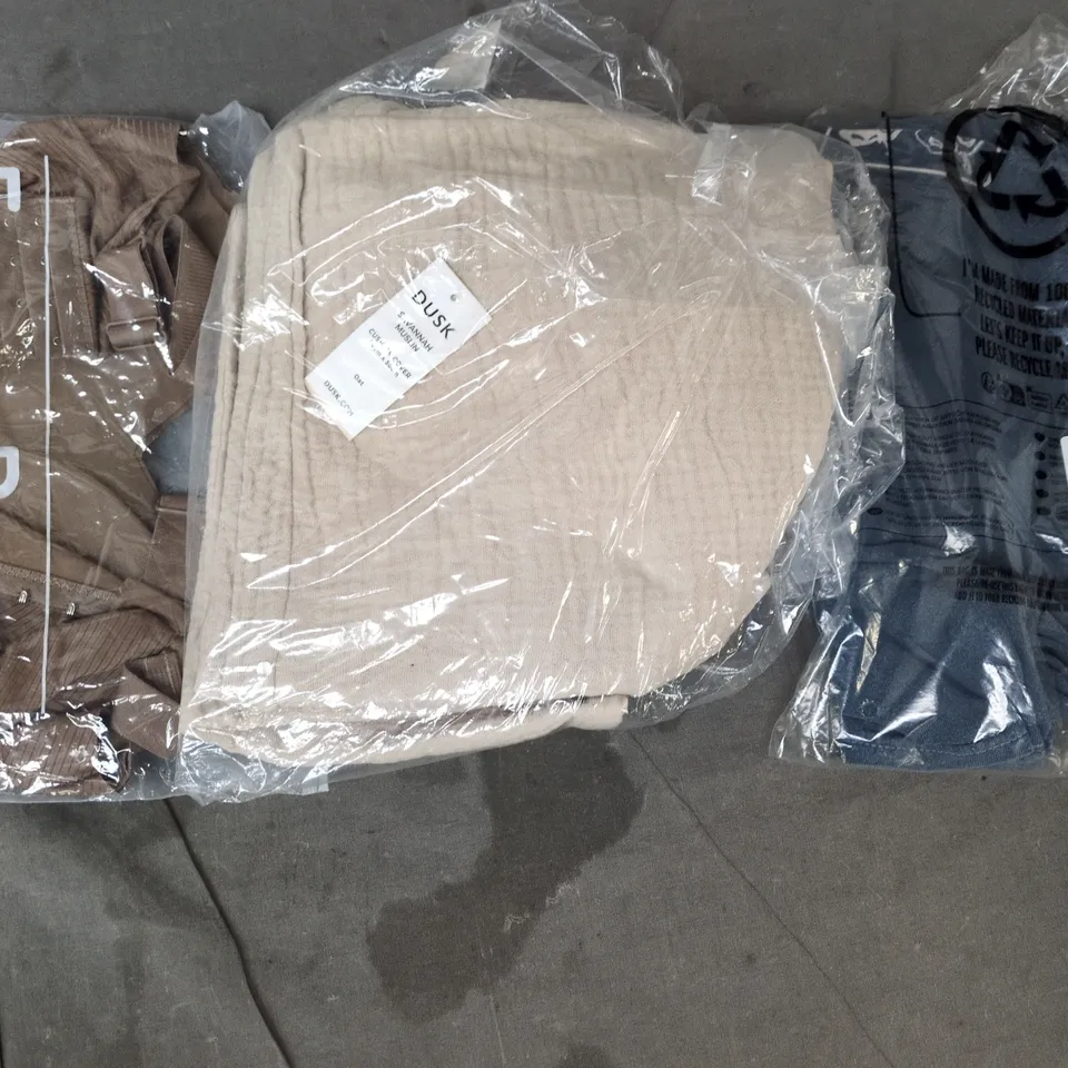 APPROXIMATELY 20 ASSORTED CLOTHING AND FASHION PRODUCTS IN VARIOUS STYLES AND SIZES - COLLECTION ONLY