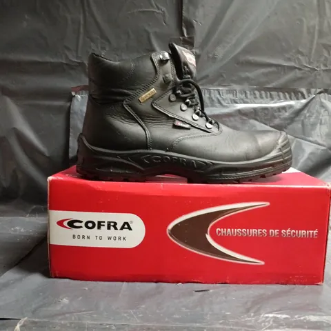 BOXED PAIR OF CORFA HURRICANE SAFETY BOOTS IN BLACK SIZE UK 7