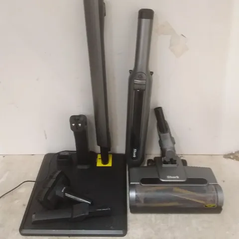 BOXED SHARK CORDED VACUUM