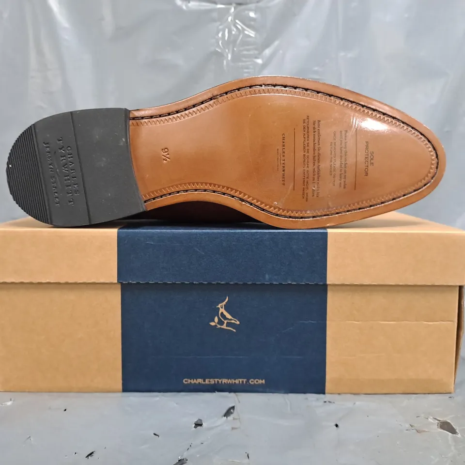 BOXED PAIR OF CHARLES TYRWHITT LACE UP SHOES IN CHESTNUT SIZE UK 9.5
