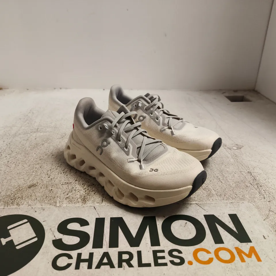 ON RUNNING CLOUD SNEAKERS – GREY/BEIGE, UK 4