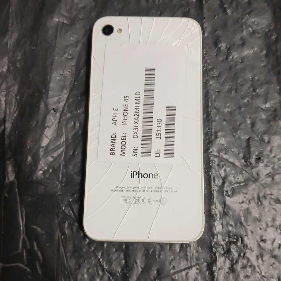 APPLE IPHONE 4S WHITE SMARTPHONE – CRACKED BACK