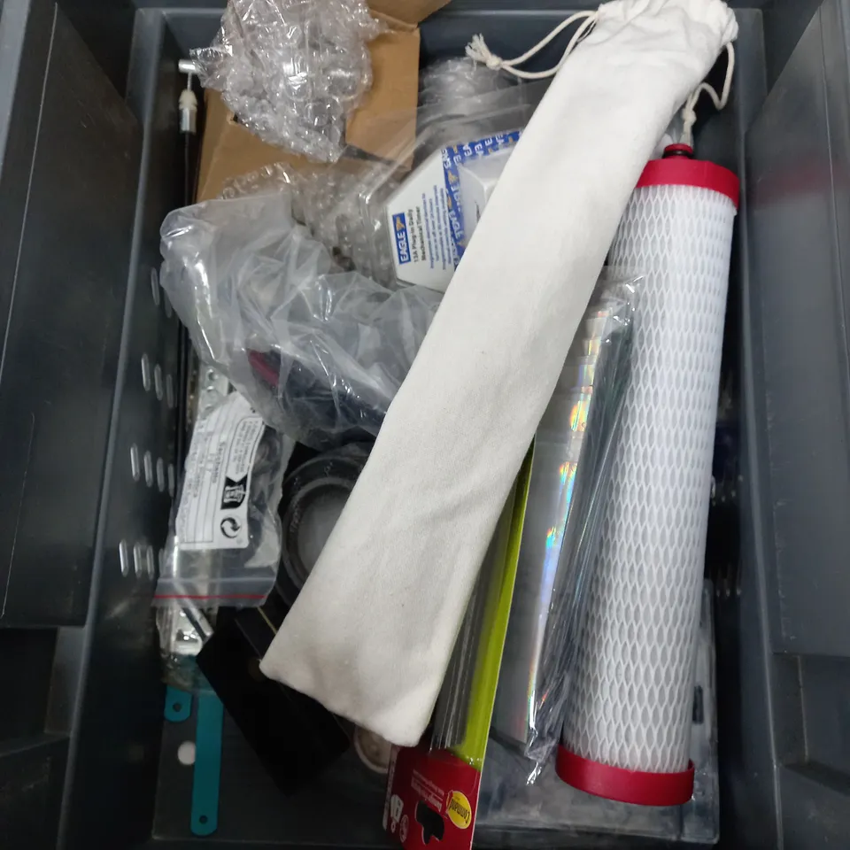 LOT OF ASSORTED ITEMS TO INCLUDE - PENS / BRASS HINGE / VISE-GRIP