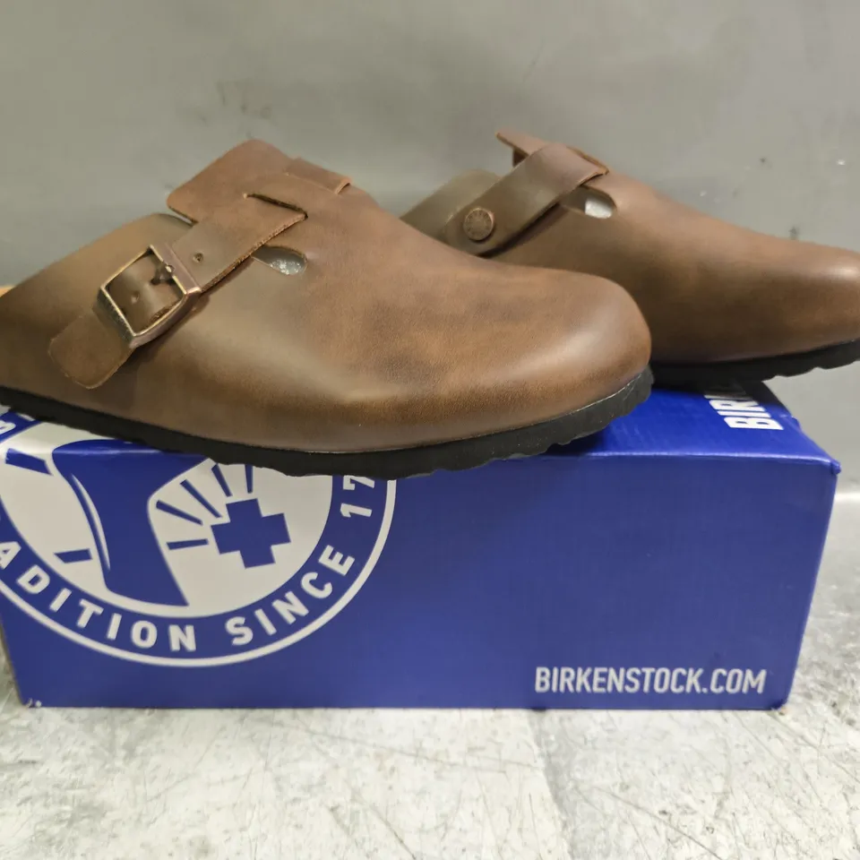 BOXED PAIR OF BIRKENSTOCK BOSTON BS SHOES IN BROWN SIZE EU 41