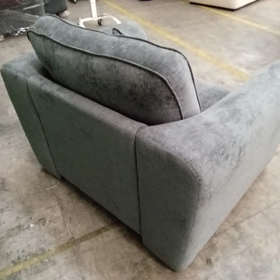 DESIGNER FABRIC UPHOLSTERED CUDDLE CHAIR 