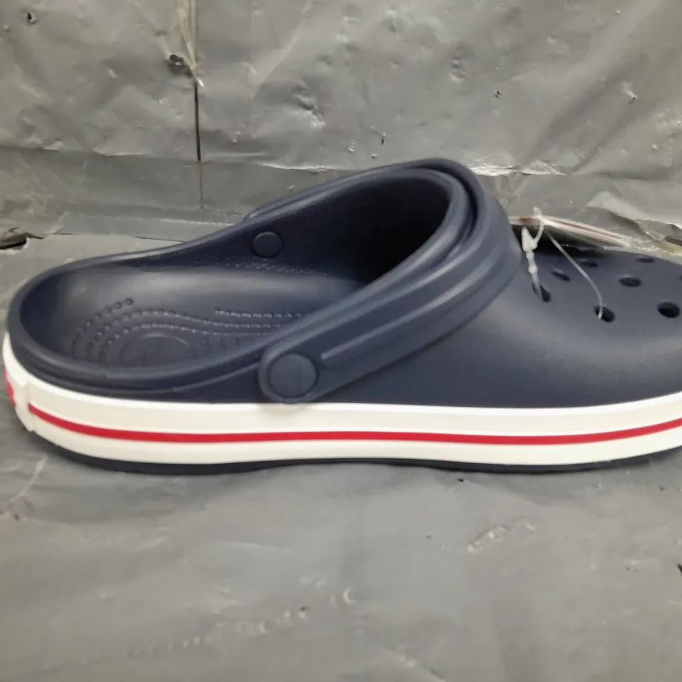 PAIR OF CROCBAND CLOG K NAVY/RED SIZE J5