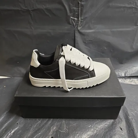 NUMERIS ATELIER ACRYLIC BLACK SNEAKERS – UK 6 (EU 40)