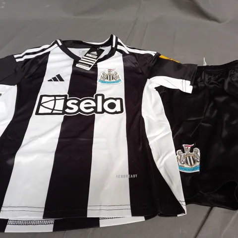 ADIDAS NEWCASTLE FOOTBALL SHIRT WITH SHORT - UK 22 KIDS