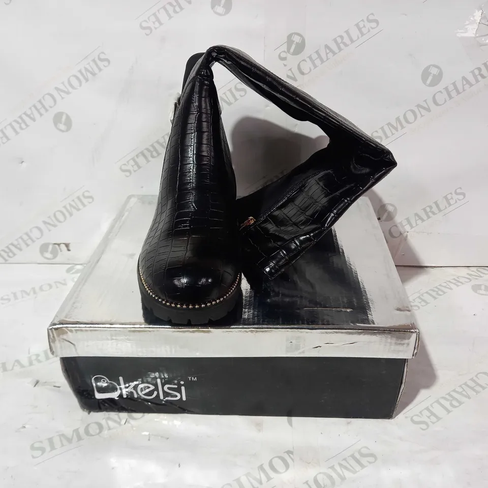 BOXED PAIR OF KELSIE LEATHER HIGH BOOTS IN BLACK UK SIZE 6