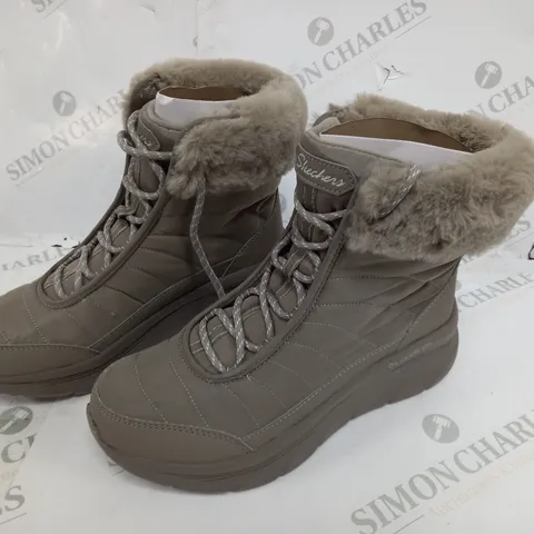 BOIXED PAIR OF SKECHERS D'LUX BOOTS IN DARK TAUPE - 6