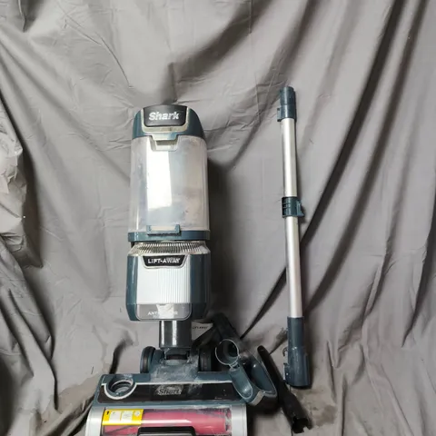 SHARK LIFT AWAY ANTI HAIR WRAP PLUS VACUUM CLEANER