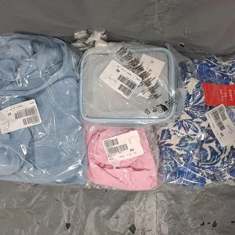 BOX OF APPROXIMATELY 15 ASSORTED HOUSEHOLD AND CLOTHING ITEMS IN VARIOUS STYLES, SIZES, AND COLOURS, ETC - COLLECTION ONLY