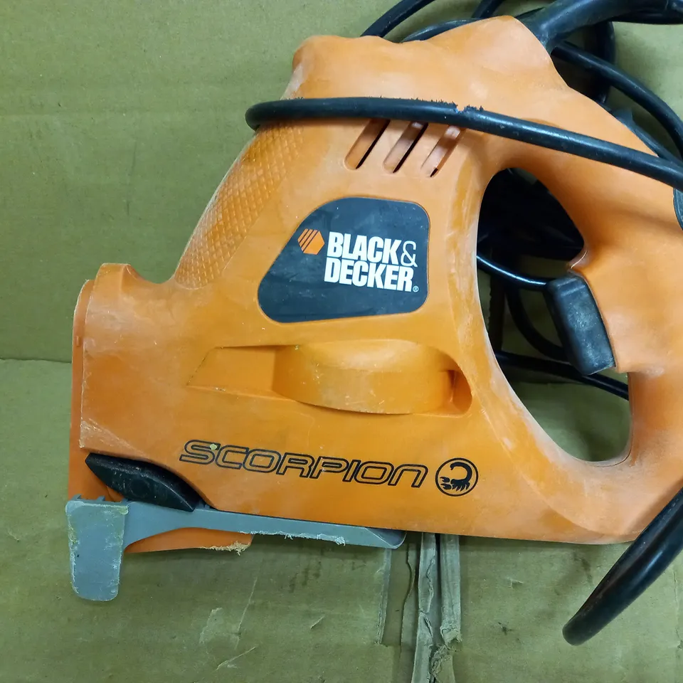 BLACK & DECKER SCORPION POWERED HANDSAW