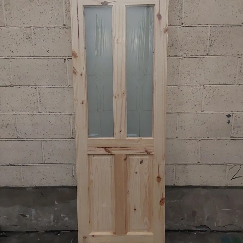 4-PANEL KNOTTY PINE GLAZED INTERNAL DOOR // SIZE: 2040 X 726mm