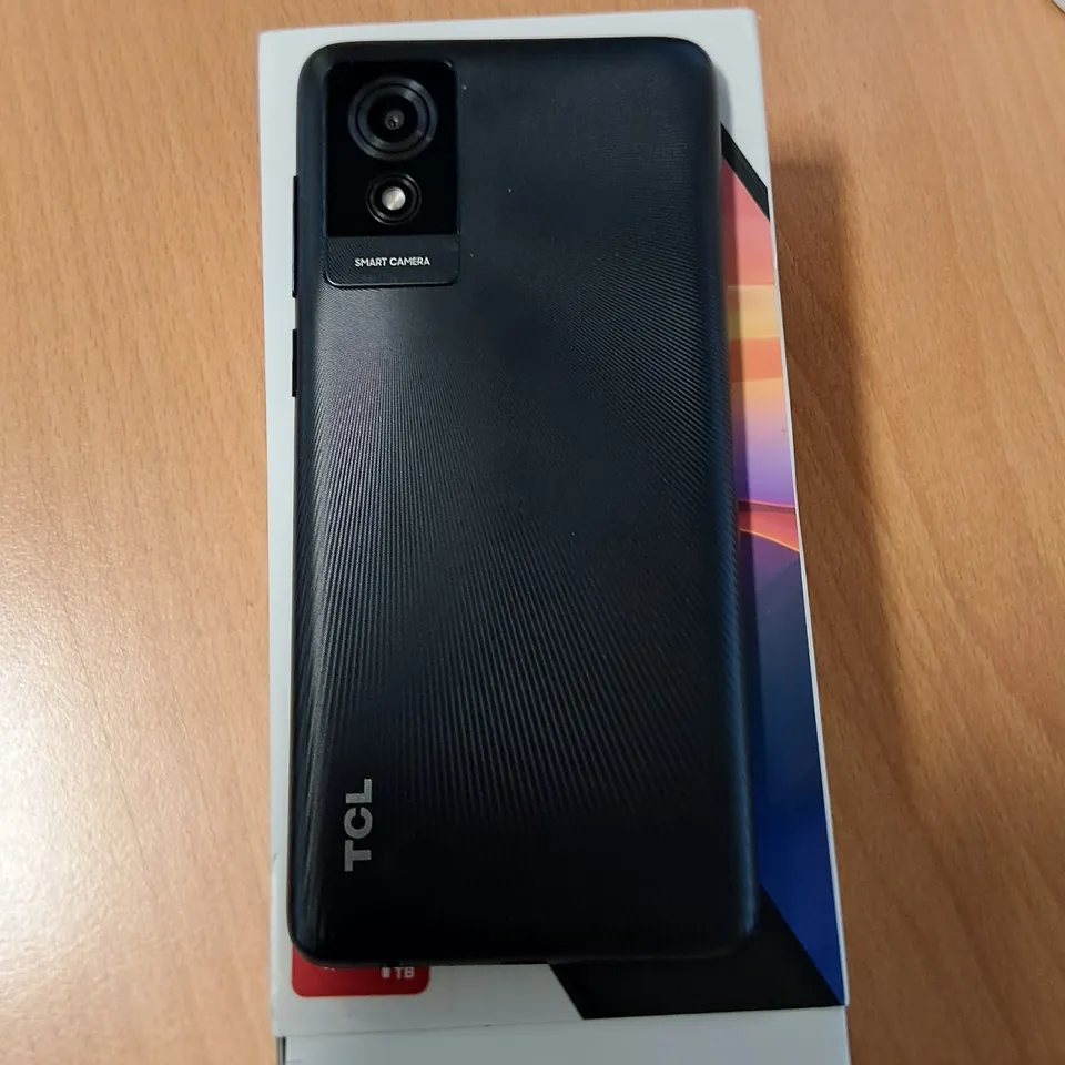 BOXED TCL 501 32GB IN PRIME BLACK 