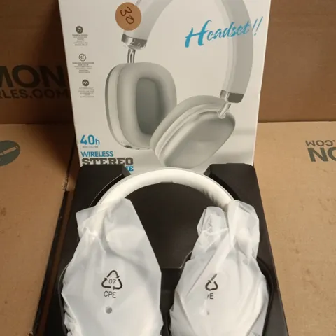 BOXED WIRELESS HEADPHONES IN WHITE