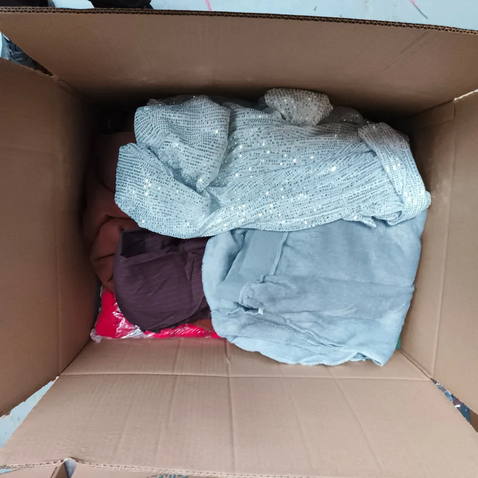 APPROXIMATELY 20 ASSORTED CLOTHING AND FASHION PRODUCTS IN VARIOUS STYLES AND SIZES - COLLECTION ONLY