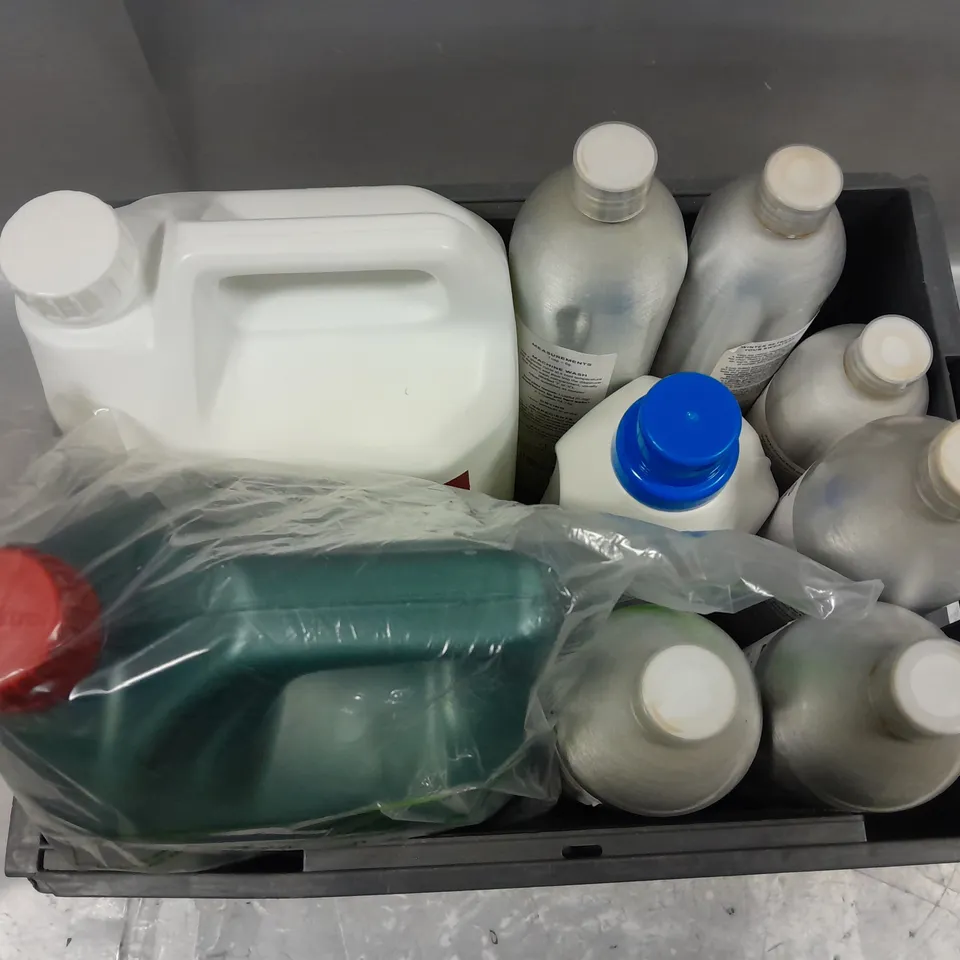 APPROXIMATELY 9 LIQUIDS TO INCLUDE CLOTHE DOCTOR ECO LIQUID DETERGENT, CASTROL MAGNATEC 5W-30, BONDIT BRICK ACID, ETC - COLLECTION ONLY