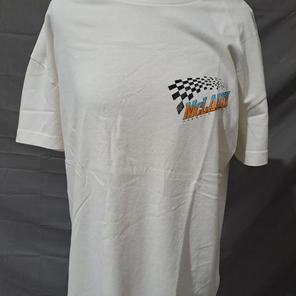 ABERCROMBIE & FITCH MCLAREN FORMULA 1 T-SHIRT IN CREAM SIZE LARGE