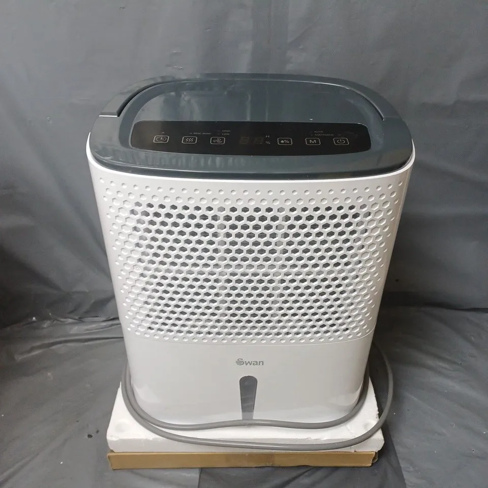 SWAN 10L DEHUMIDIFIER IN WHITE