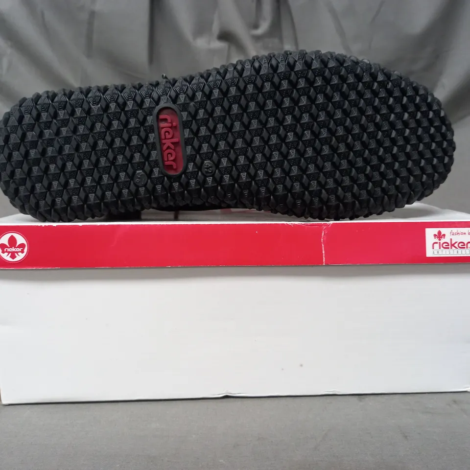 BOXED PAIR OF RIEKER WATER RESISTANT BOOTS IN BLACK SIZE 8