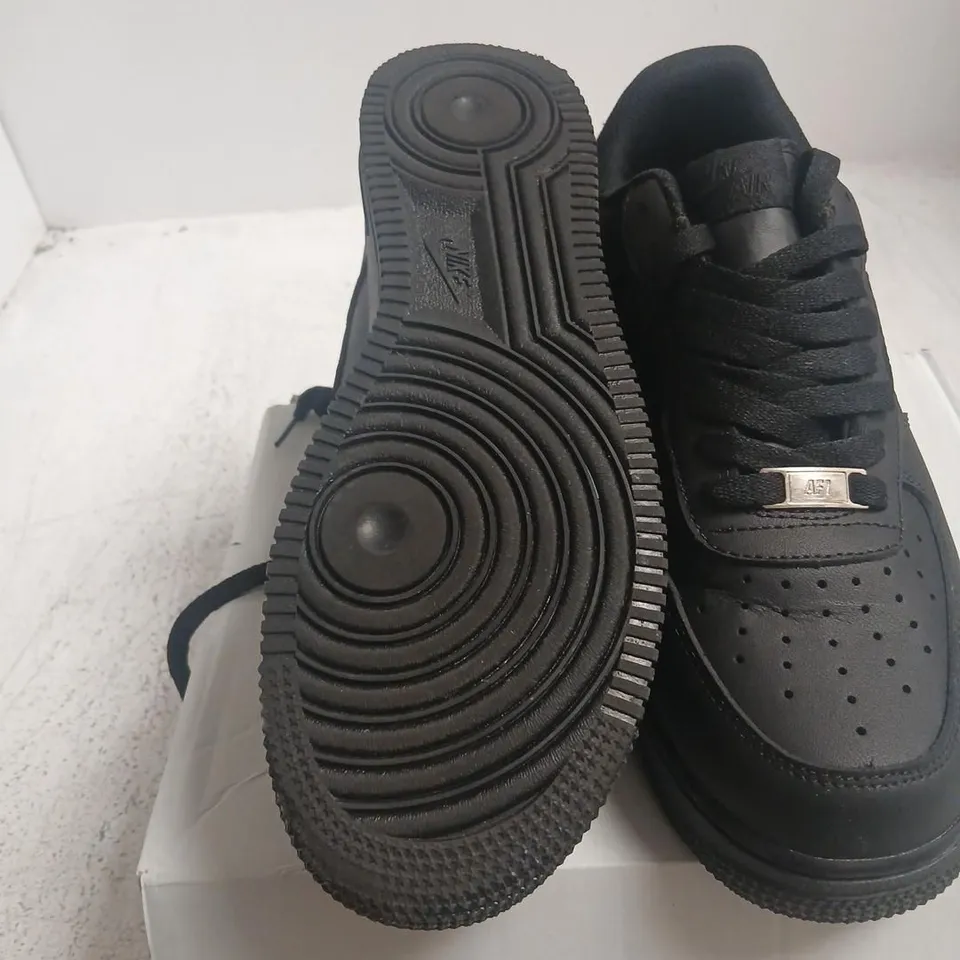 NIKE AIR FORCE 1 ’07 ALL BLACK SNEAKERS – UK 7 (EU 41)