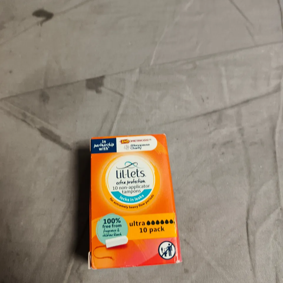 APPROXIMATELY 15 ASSORTED HEALTH & BEAUTY PRODUCTS INCLUDING LILETS TAMPONS AND SHAPERMINT AIR WRAP TOWEL