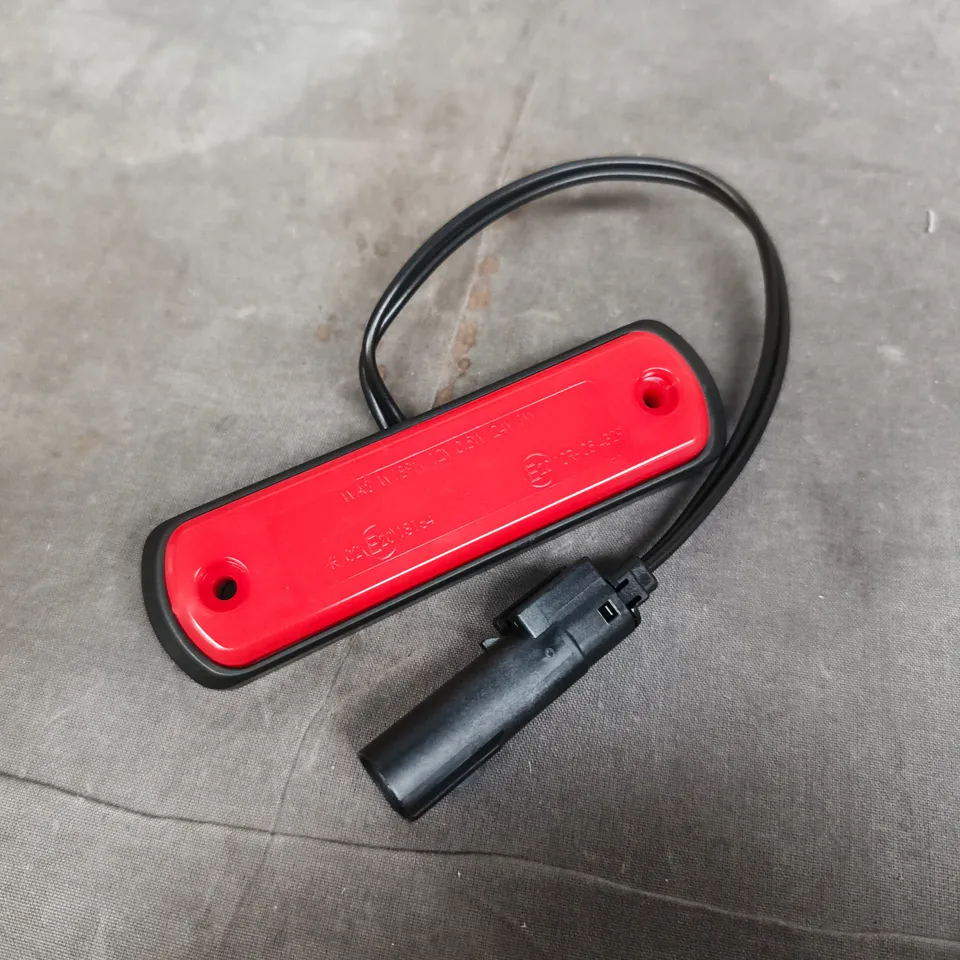 APPROXIMATELY 65 VTA-01 MARKER VEHICLE LIGHTS 