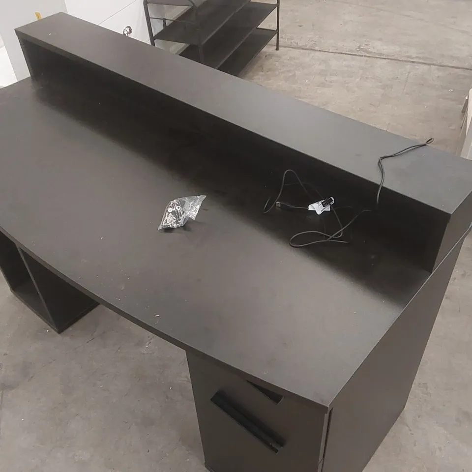 ADIV COMPUTER DESK