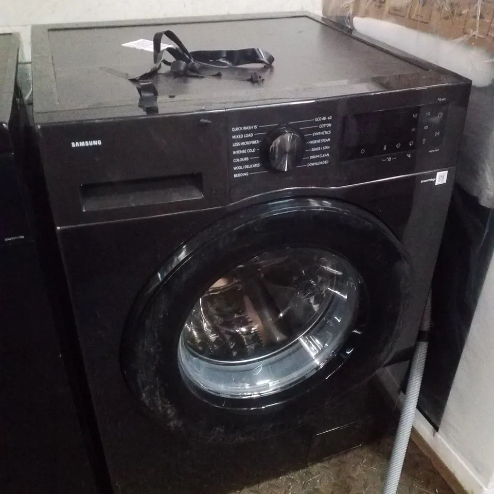 SAMSUNG SERIES 5 FREESTANDING WASHING MACHINE IN BLACK - WW90CGC04DABEU