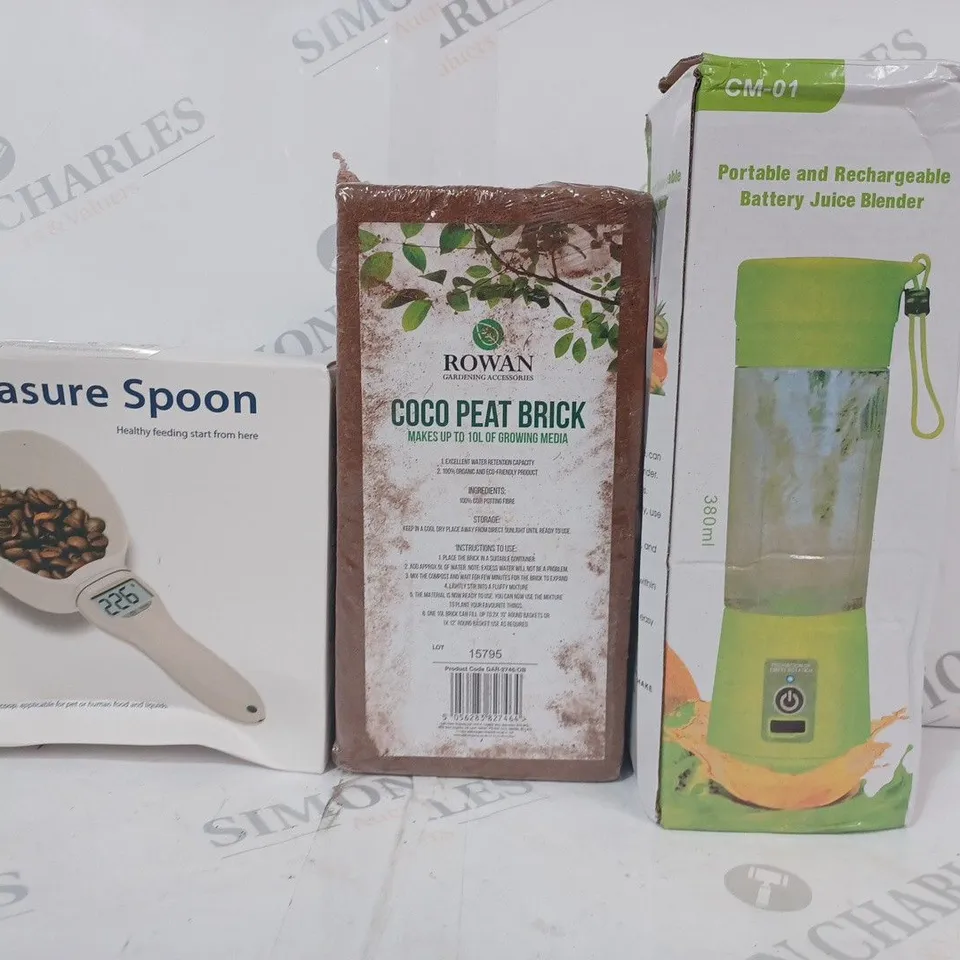 BOX OF APPROXIMATELY 20 ASSORTED HOUSEHOLD ITEMS TO INCLUDE PORTABLE AND RECHARGEABLE JUICE BLENDER, COCO PEAT BRICK, MEASURE SPOON, ETC