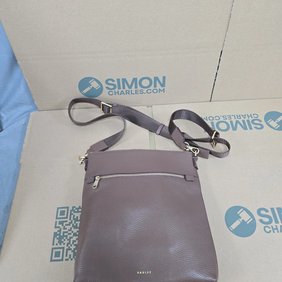 RADLEY LONDON PEBBLED LEATHER CROSSBODY BAG – BROWN, GOLD LOGO