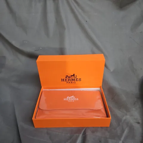 BOXED HERMÈS PARIS ORANGE PURSE 