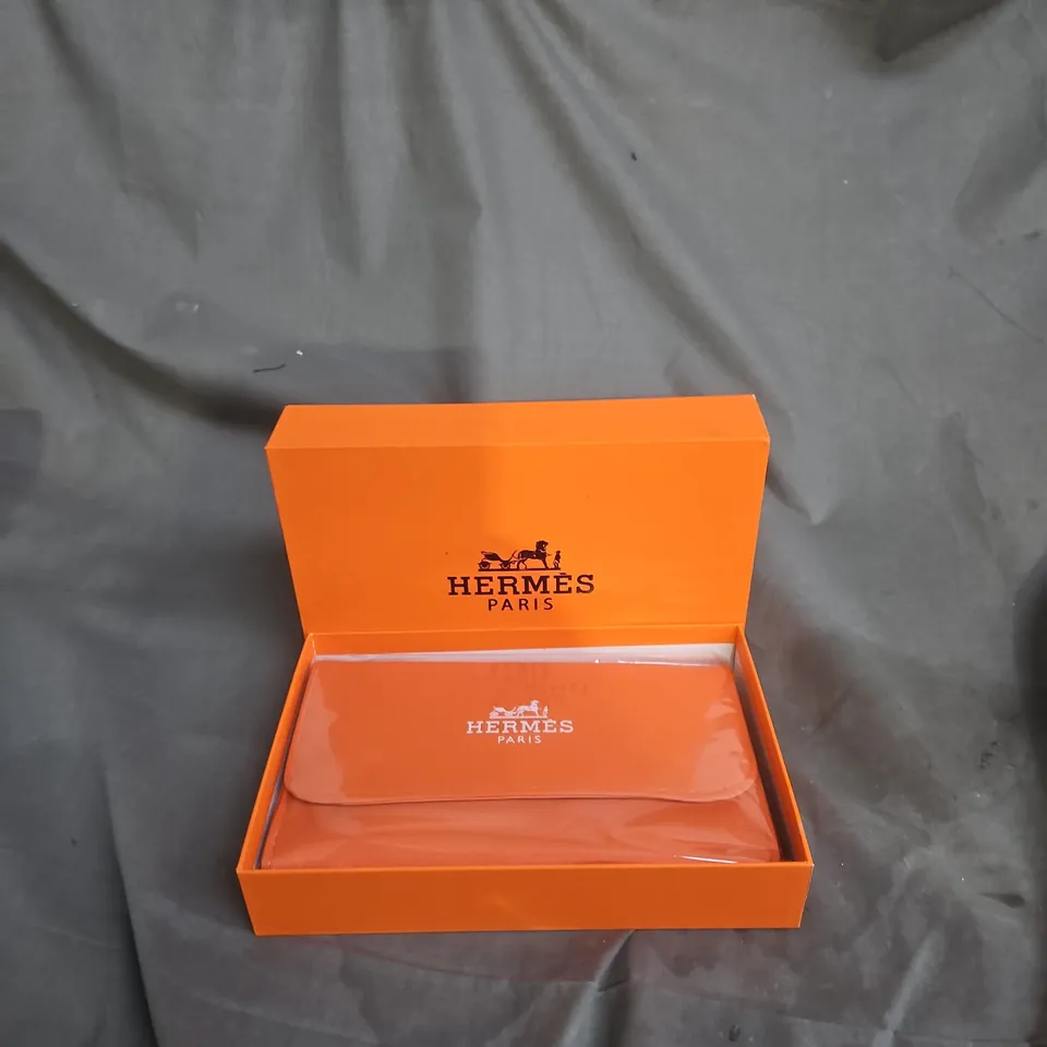 BOXED HERMÈS PARIS ORANGE PURSE 