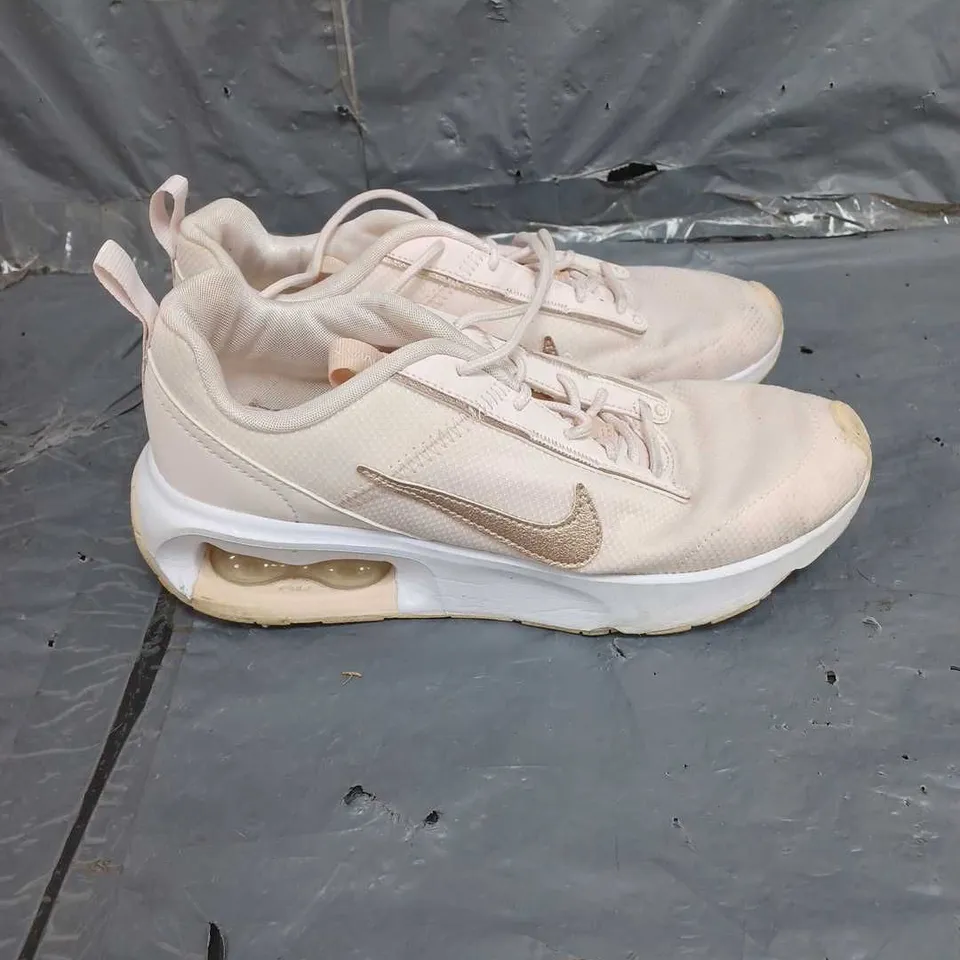 PAIR OF NIKE AIR MAX INTRIK LITE TRAINERS IN PINK/BEIGE SIZE 5