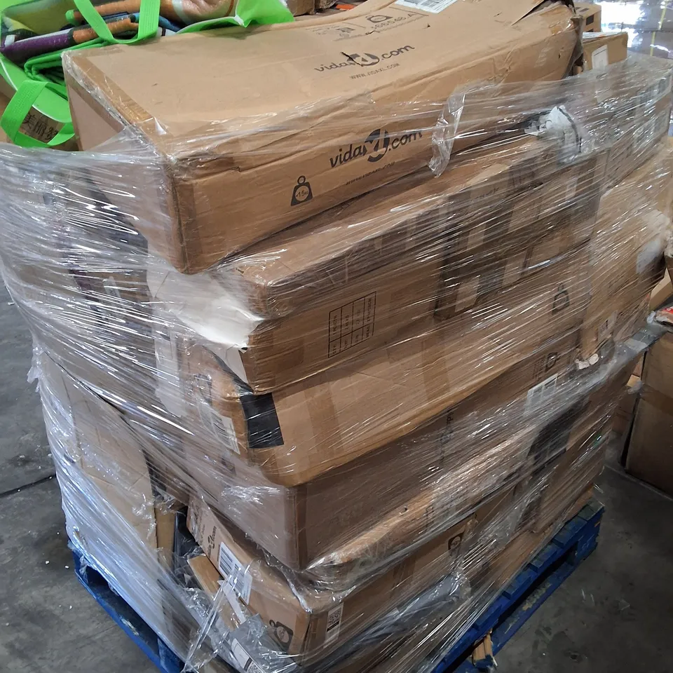 PALLET OF ASSORTED ITEMS TO INCLUDE GARDEN GAZEBO, FOLDING CAMP CHAIR AND ROUND POOL COVER