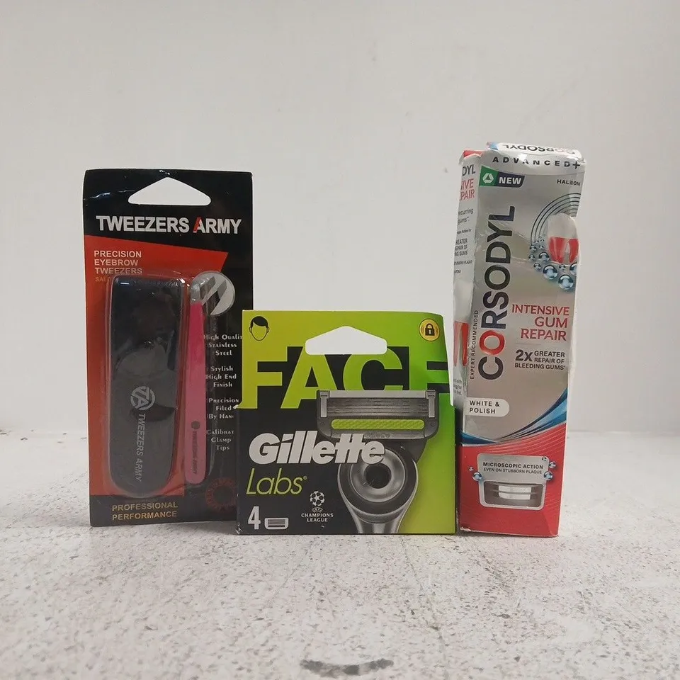 APPROXIMATELY 15 ASSORTED COSMETIC ITEMS INCLUDING VARIOUS MAKES AND BRANDS - COLLECTION ONLY