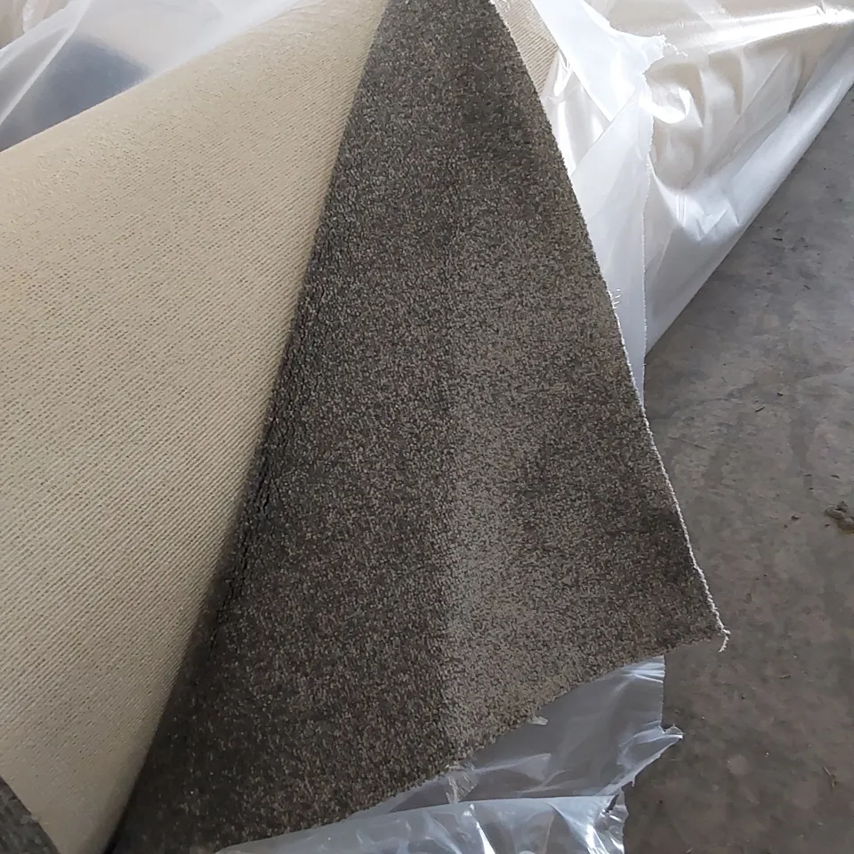 ROLL OF QUALITY EC HEARTLAND INKBERROW CARPET // SIZE: APPROXIMATELY 5 X 13.55m